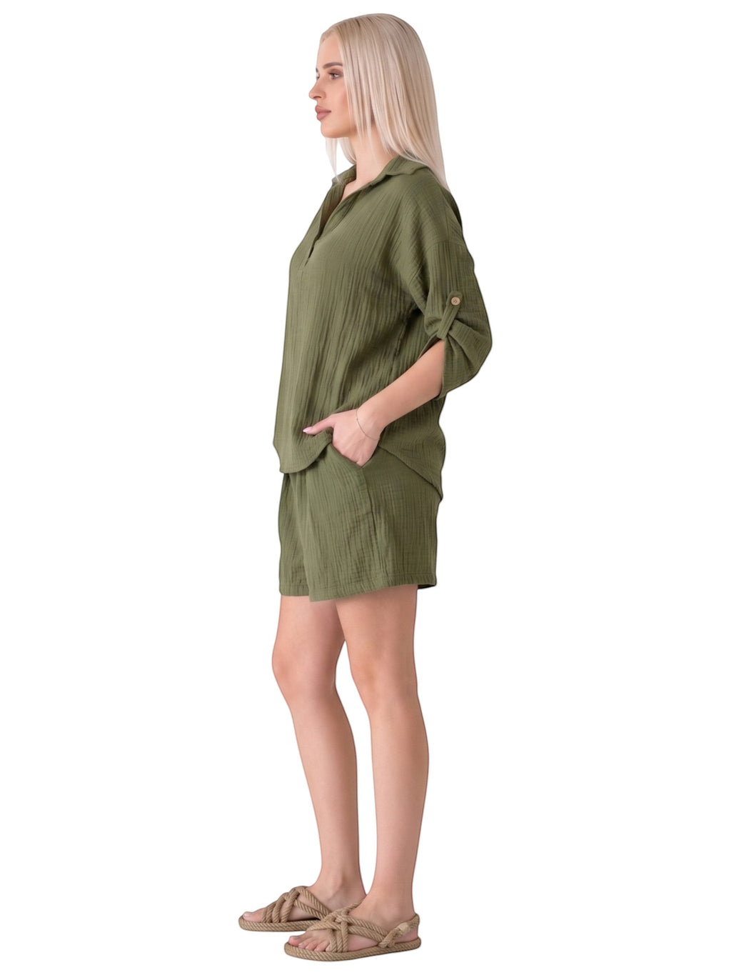 ModaVitrini Damen Schlupfbluse aus Baumwoll-Musselin in Khaki, Oversize-Schnitt mit aufrollbaren Ärmeln und Kokosknopf.