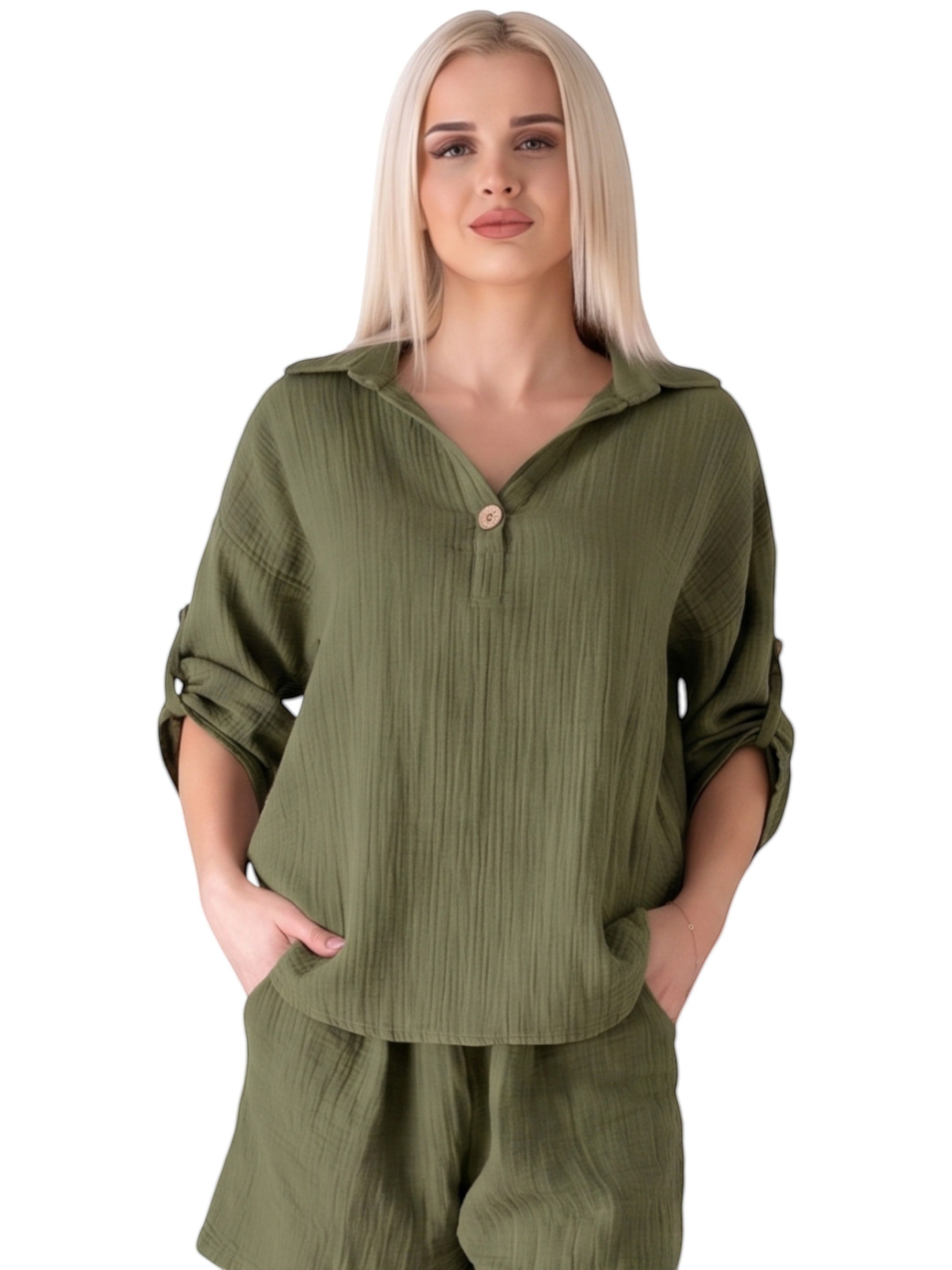 ModaVitrini Damen Schlupfbluse aus 100% Baumwoll-Musselin in Khaki, Oversize-Schnitt mit Kokosknopf und hochkrempelbaren Ärmeln.