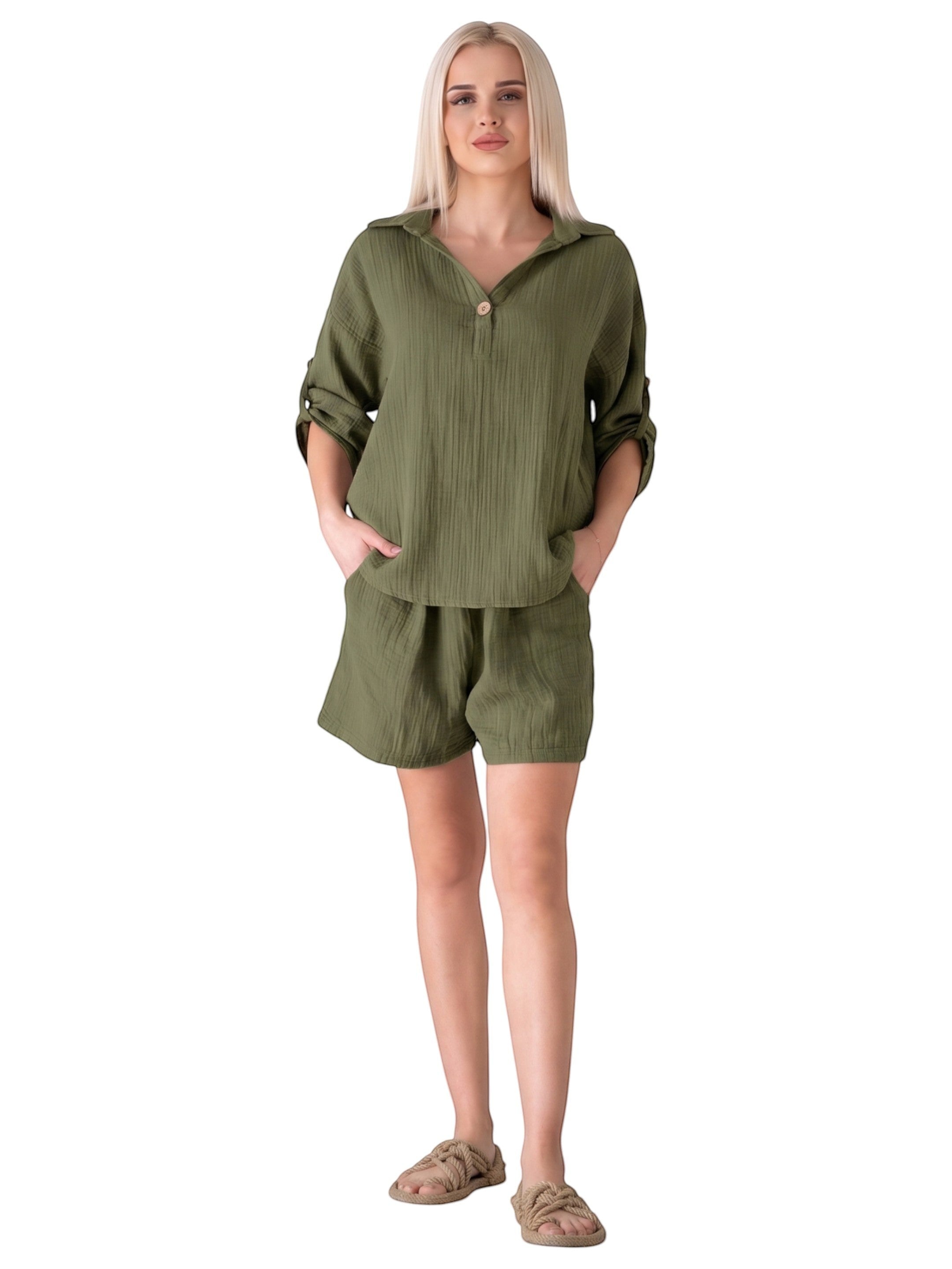 ModaVitrini Damen Schlupfbluse aus 100% Baumwoll-Musselin in Khaki, Oversize-Schnitt mit Kokosknopf und hochkrempelbaren Ärmeln.