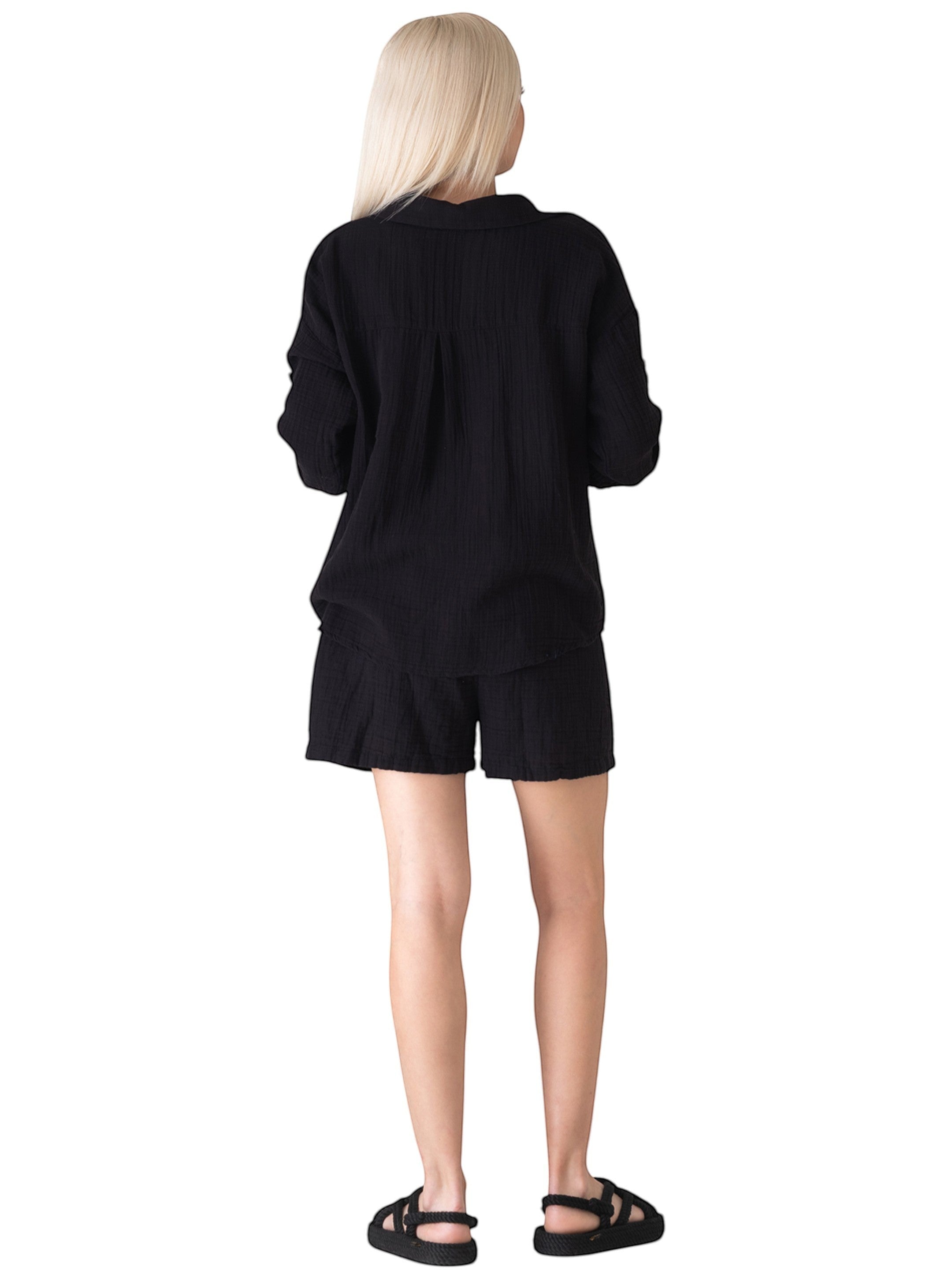ModaVitrini Damen Oversize Musselin-Bluse aus 100% Baumwolle in Schwarz mit Kokosknopf und Krempelärmeln.
